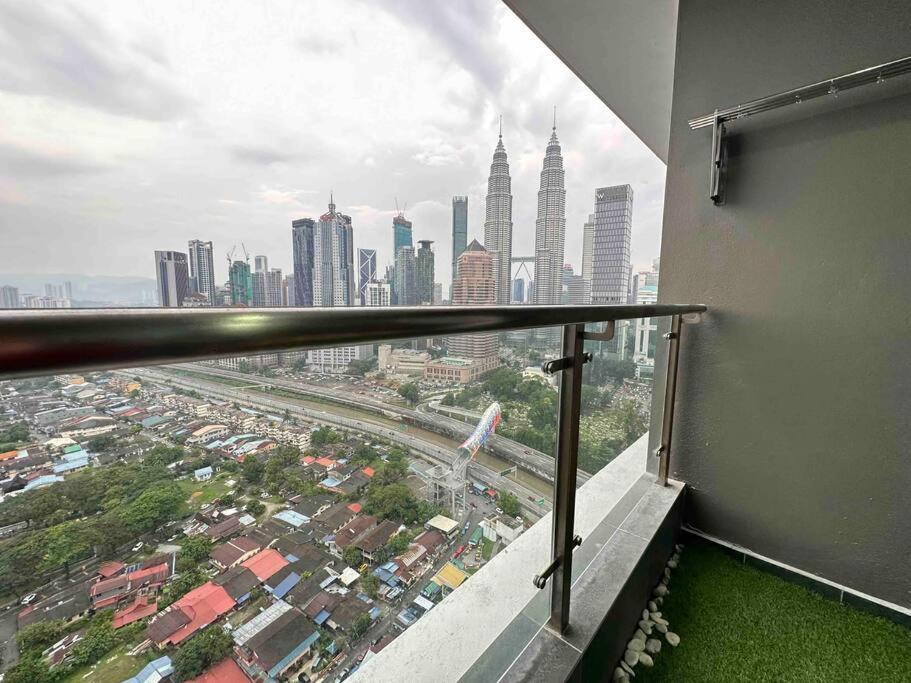 شقة Legasi At Kampong Bahru With Full Kl View, 10Min Walk Train Station & Klcc كوالالمبور المظهر الخارجي الصورة
