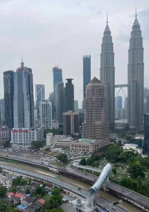 شقة Legasi At Kampong Bahru With Full Kl View, 10Min Walk Train Station & Klcc كوالالمبور المظهر الخارجي الصورة