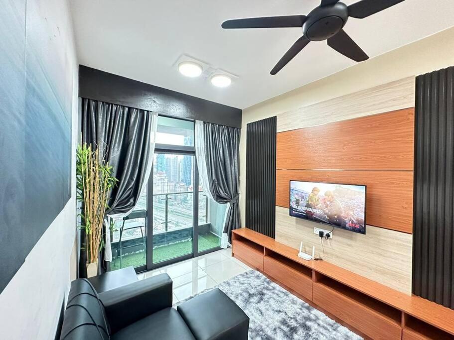 شقة Legasi At Kampong Bahru With Full Kl View, 10Min Walk Train Station & Klcc كوالالمبور المظهر الخارجي الصورة